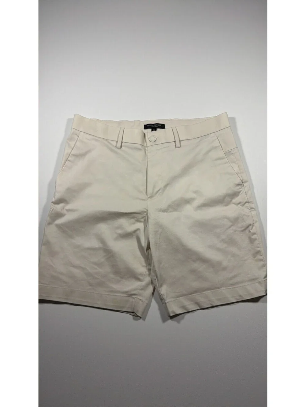 Banana Republic Aiden Mens 32 Beige Cotton Chino Shorts Flat Front